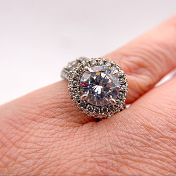 Round cut cubic zirconia silver toned ring with round accents. Size 5. - Picture 5 of 14